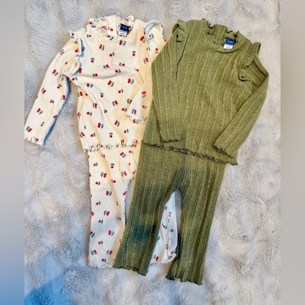 Old Navy Ruffled Ribbed Pajama Set in Cherry Print and Olive Green 12-18 Months